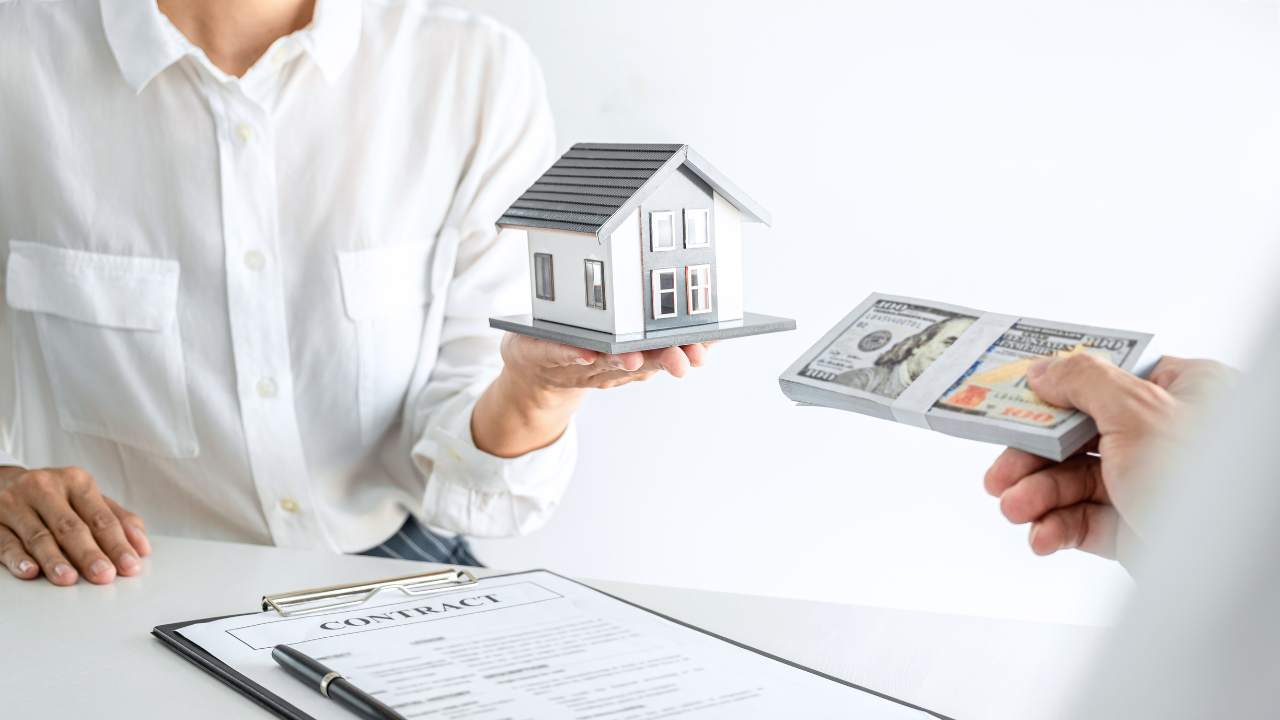 Tips For Construction Contractors to Get Paid On-Time | Cedreo